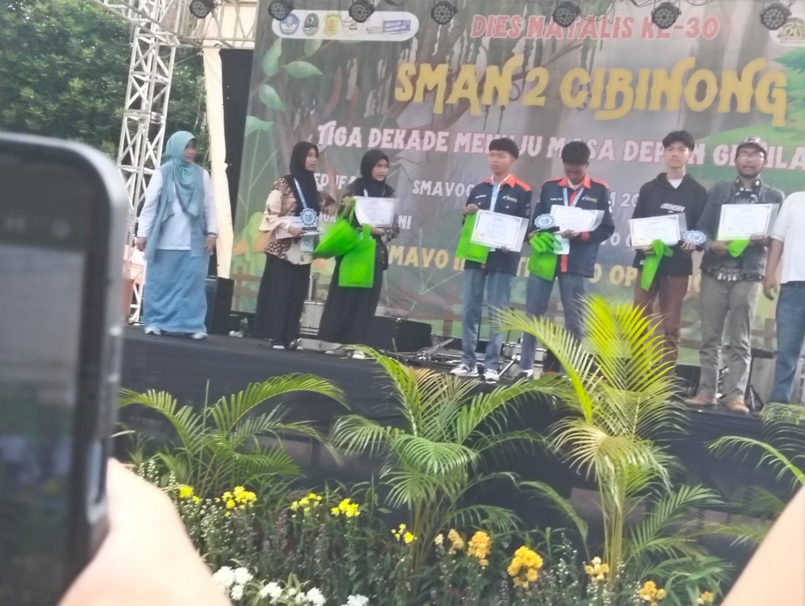 MAN 17 JAKARTA RAIH JUARA LOMBA ROBOTIC